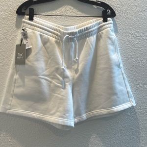ARITZIA TNA White CAF Boyfriend Shorts Size L